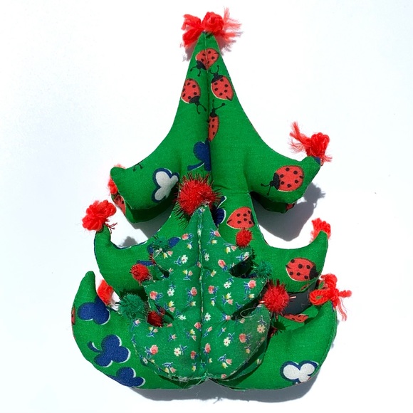pair of Vintage 3D Stuffed Fabric Christmas Trees Green Red handmade - Picture 7 of 7
